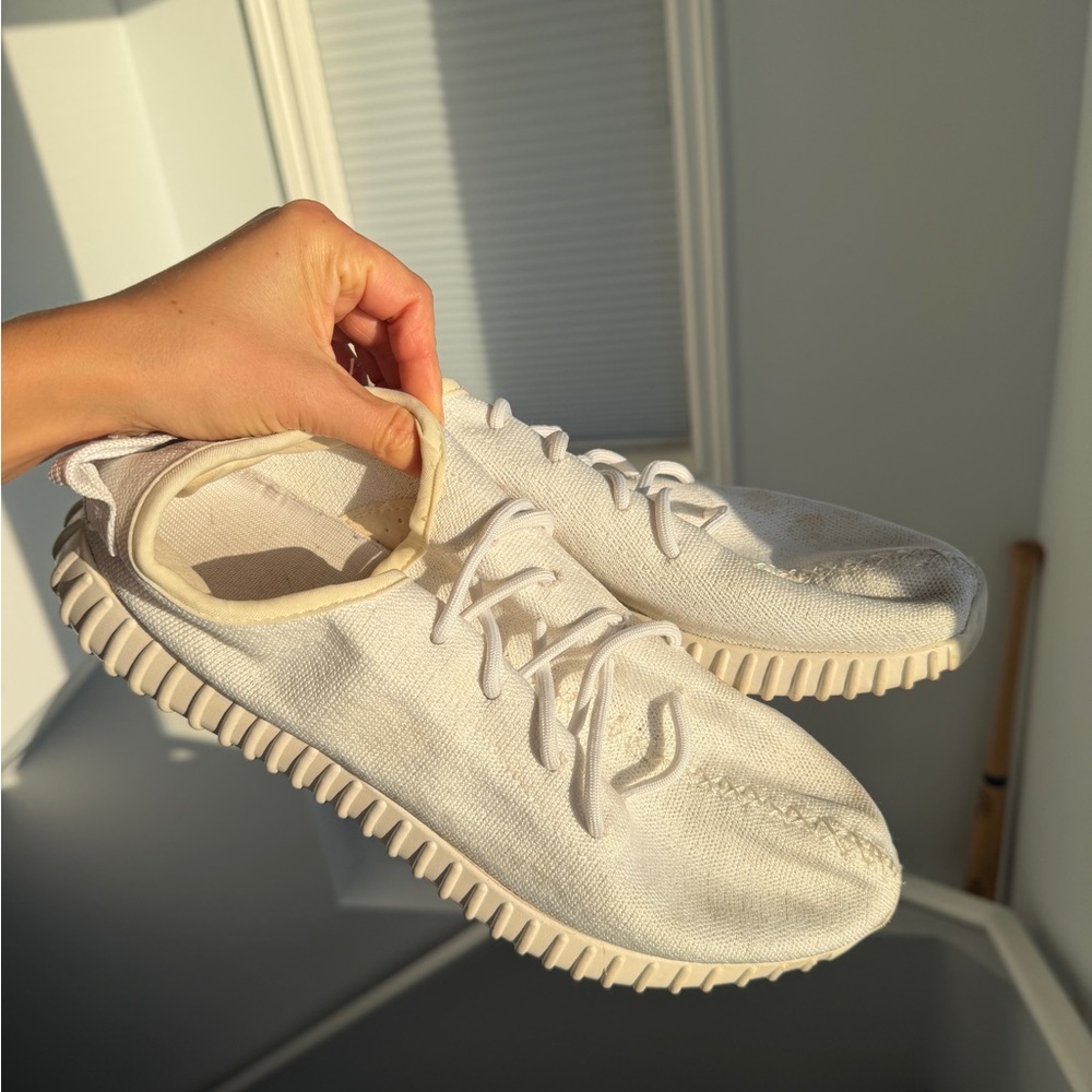 Ultra Boosts Adidas men’s size 11.5 white